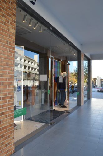 vidro-temperado-10mm-com-pecas-de-fixacao-decormetal